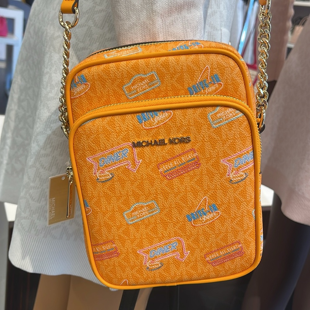 MICHAEL KORS
J Set Md Printed Signature Logo Crossbody NS CHAIN XBODY
POP ORANGE - Picture 14 of 16